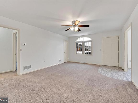 2nd image of 2098 Walnut St