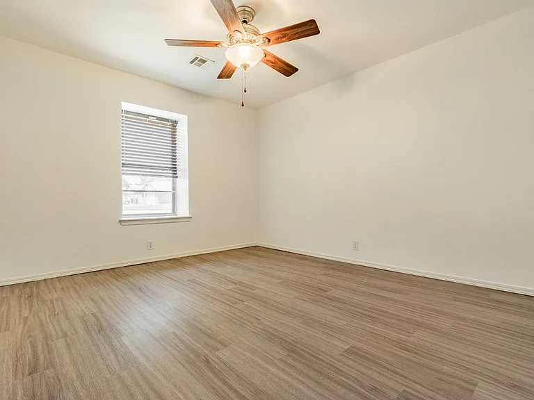 1006 W Neptune Rd — Photo 13