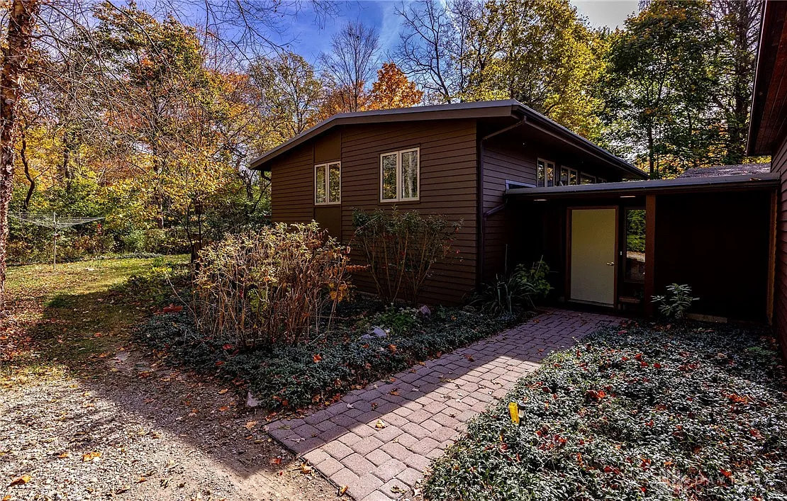 5430 Tallawanda Ln photo 1