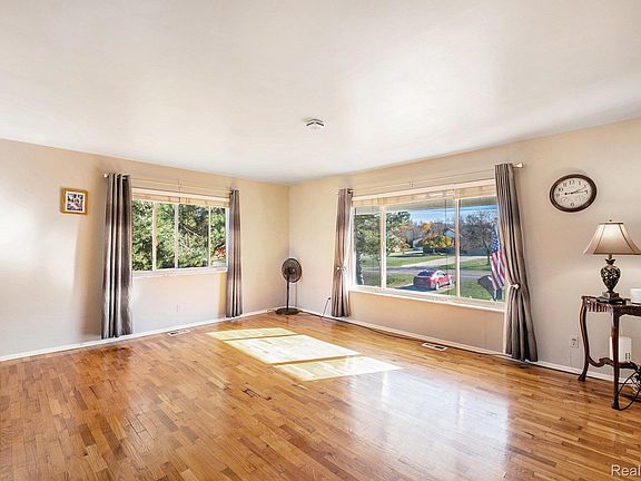 5th image of 5212 W Farrand Rd