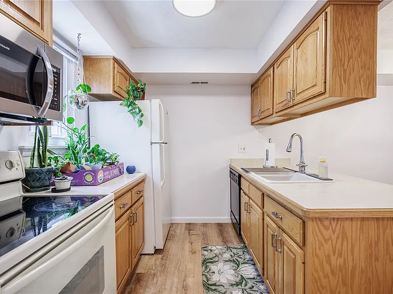 678 Eastbrooke Ln — Photo 11