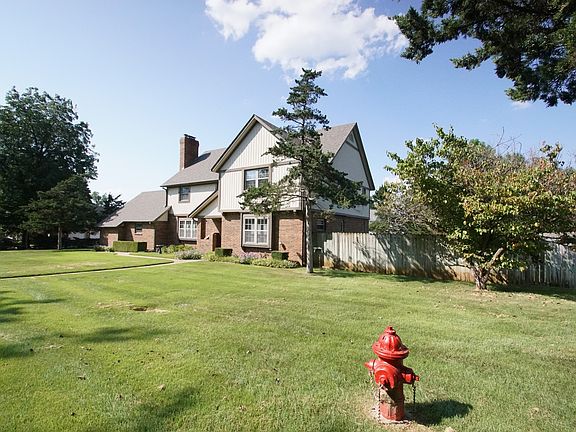 3rd image of 505 Greenwood Dr