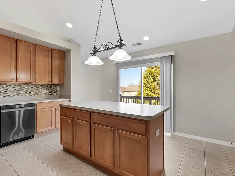 1638 Fredericksburg Ln #1638 — Photo 9
