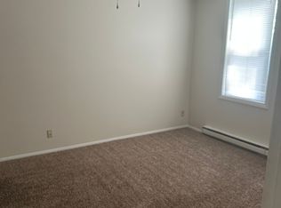 624 S Macarthur Blvd #B, Springfield, IL 62704