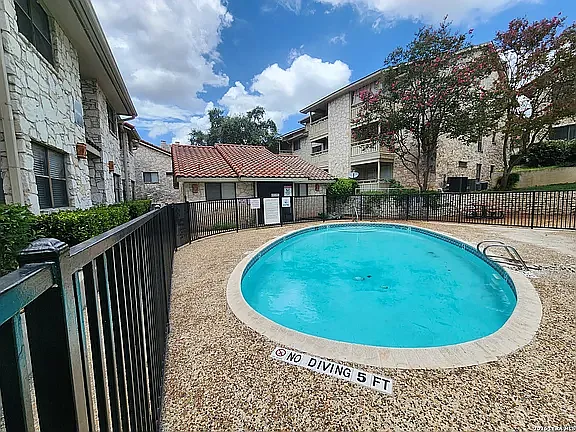 3 bed, 1610 sqft, $2,225 — Photo 2
