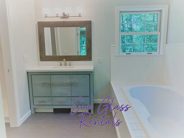 Middle Bay Rd — Photo 12