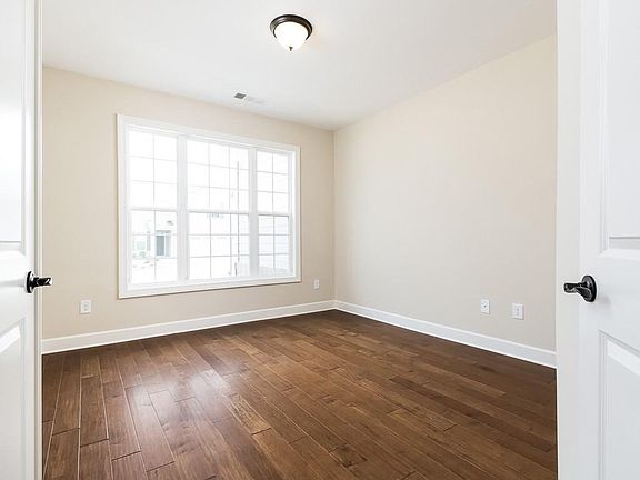 5th image of 4012 Great Pine Dr