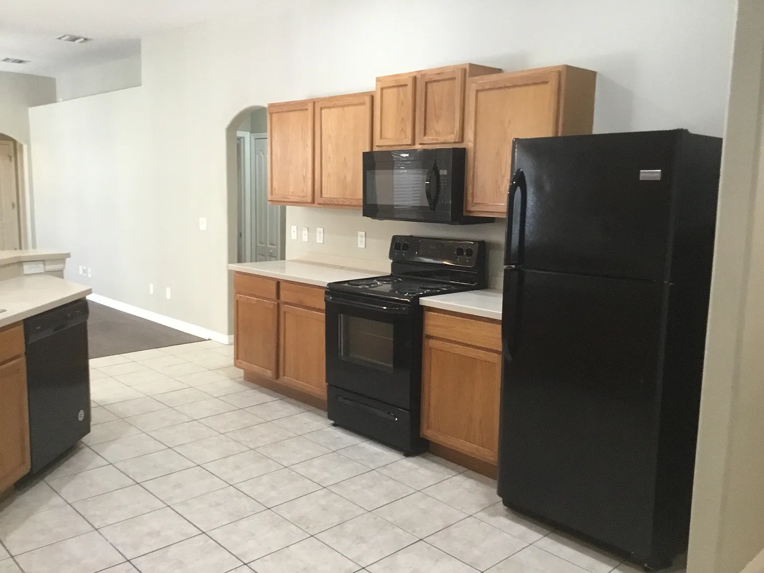4 bed, 3.0 bath, 2194 sqft, $2,710 — Photo 3