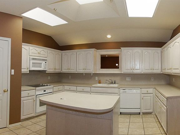 3rd image of 10315 Knoxville Pl