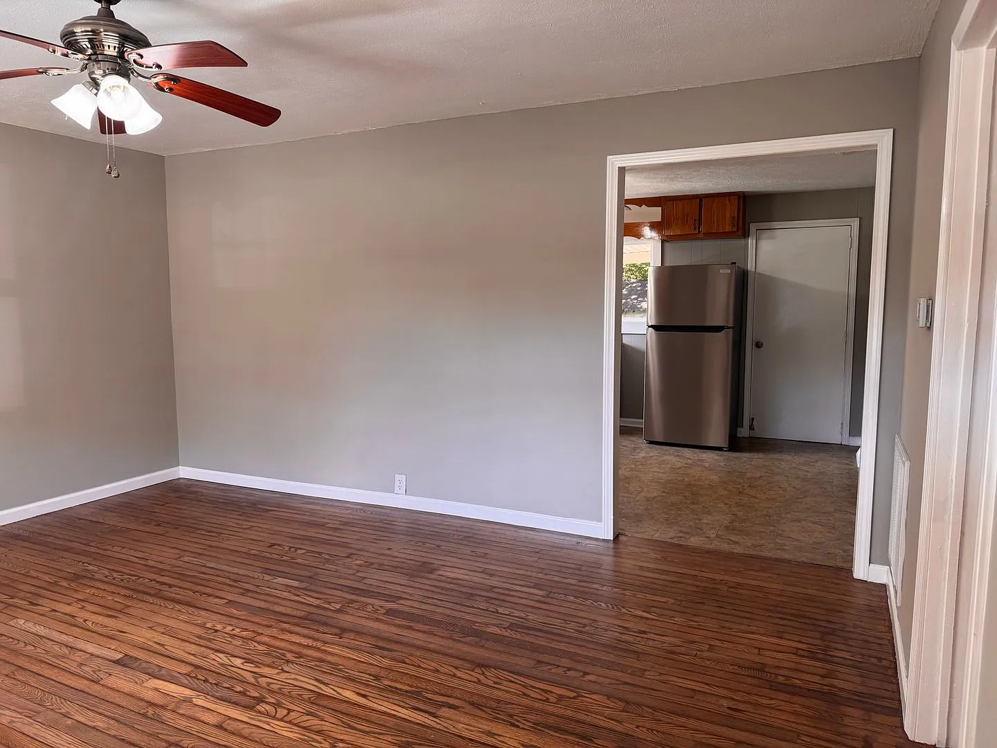 2 Bed, 1 Bath Home! — Photo 3
