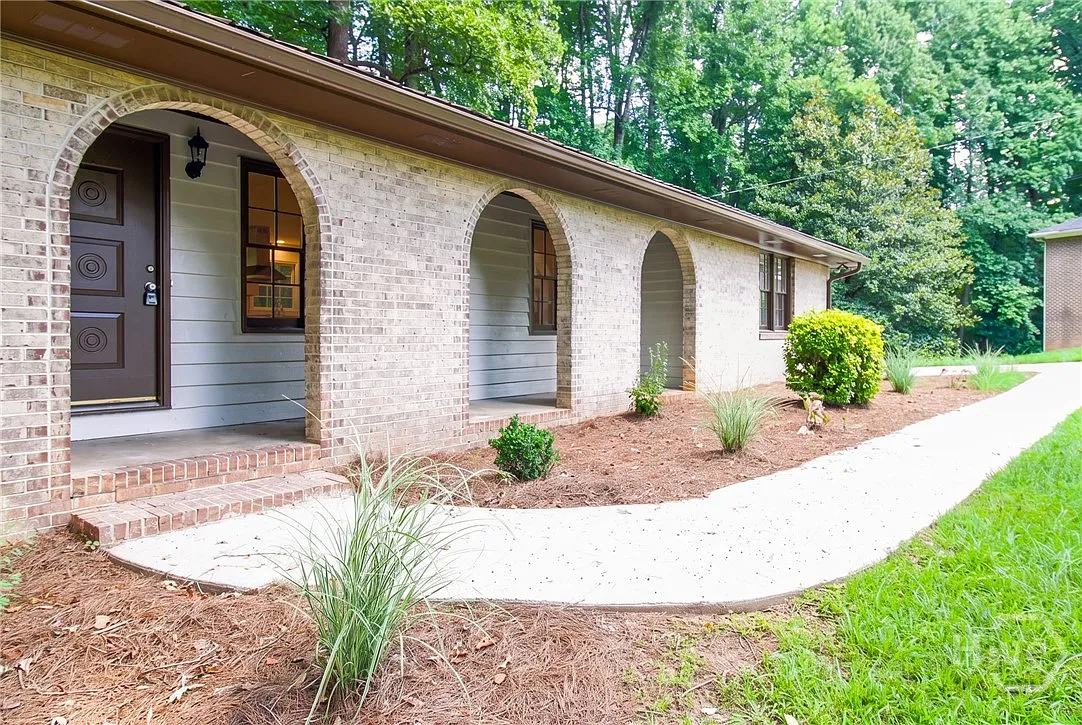 4 bed, 3.0 bath, 1936 sqft, $3,000 — Photo 4
