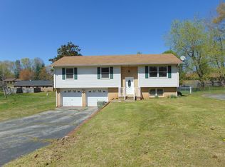 1604 Grandaddy Rd, Lawrenceburg, TN 38464