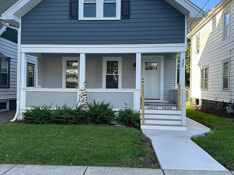 452 Whittier Ave — Photo 1