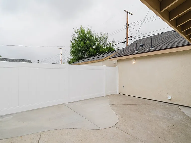 9628 Keokuk Ave — Photo 20
