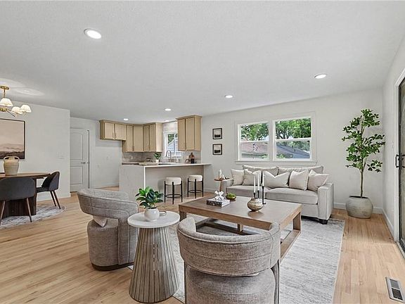 4th image of 7216 Beverly St