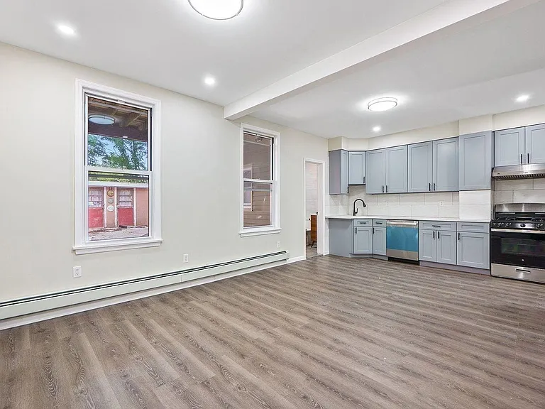 169 1/2 Prospect Ave #1 — Photo 2