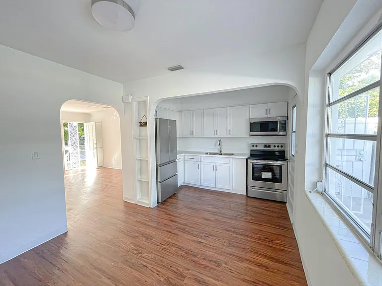 3023 NW 1st Ave — Photo 1