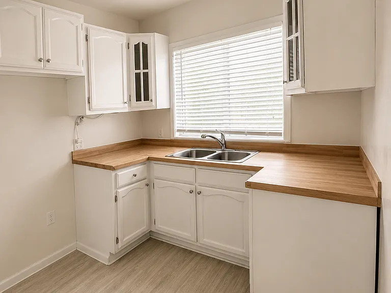 1034 Ronan Ave — Photo 2