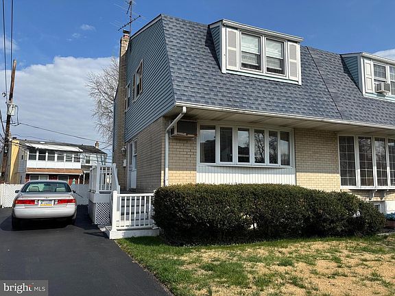 3rd image of 1557 Blackrock Rd