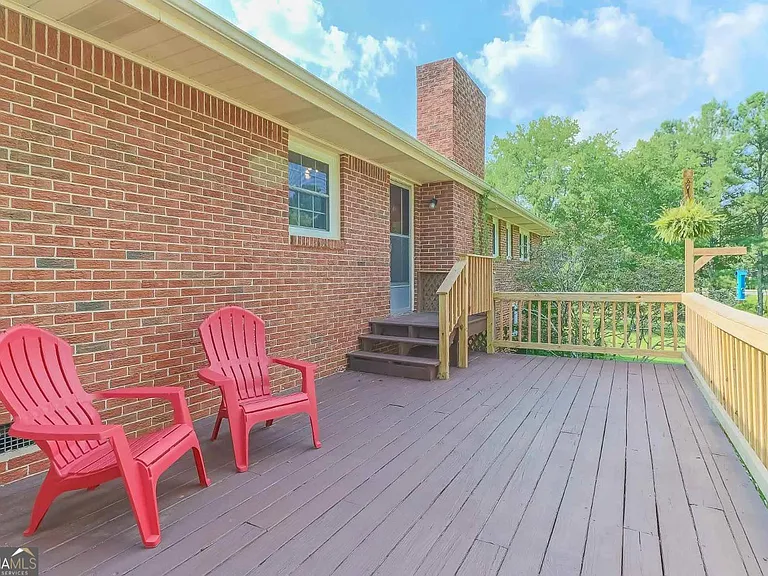 99 Woodvalley Dr — Photo 35