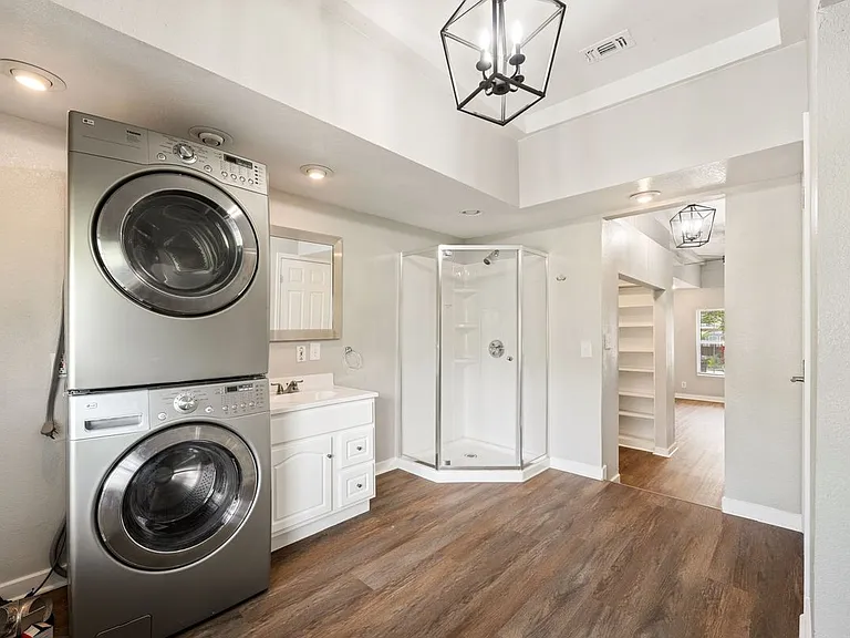 604 W Hollywood Ave #B — Photo 9