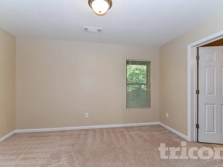 1470 Knights Trl — Photo 8