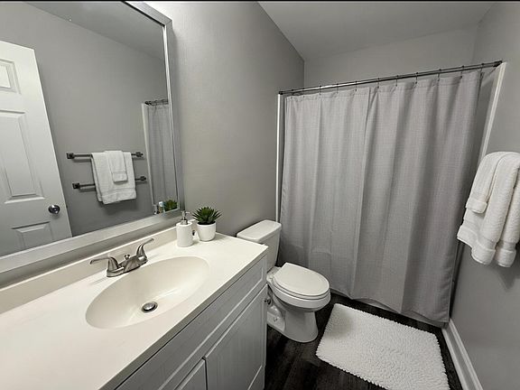 5th image of 601 Hermitage Ct #R611