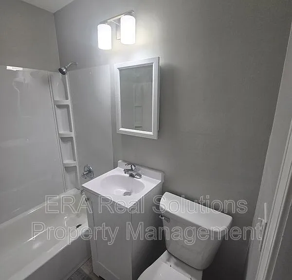 944 Leona Ave — Photo 13