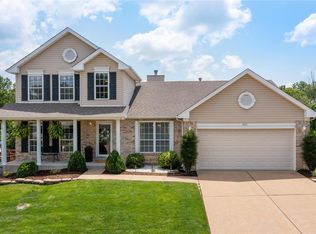 2917 Woodbridge Creek Dr, Saint Louis, MO 63129