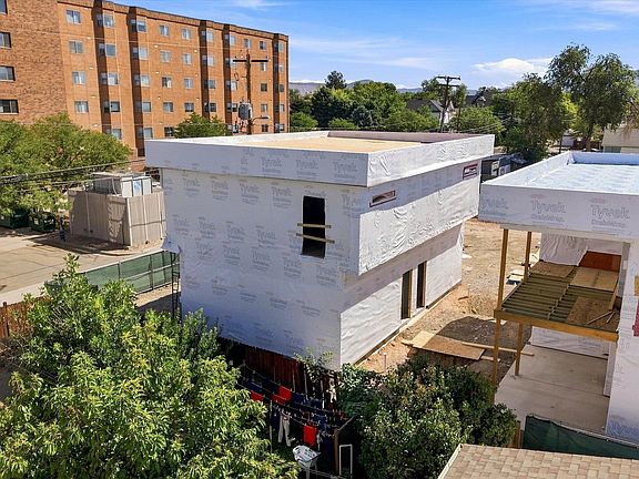 5th image of 834 Colorado Ave