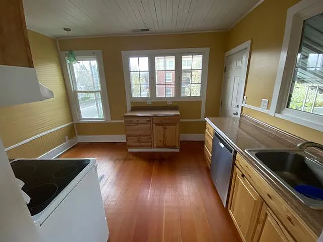 802 N 13th St — Photo 7