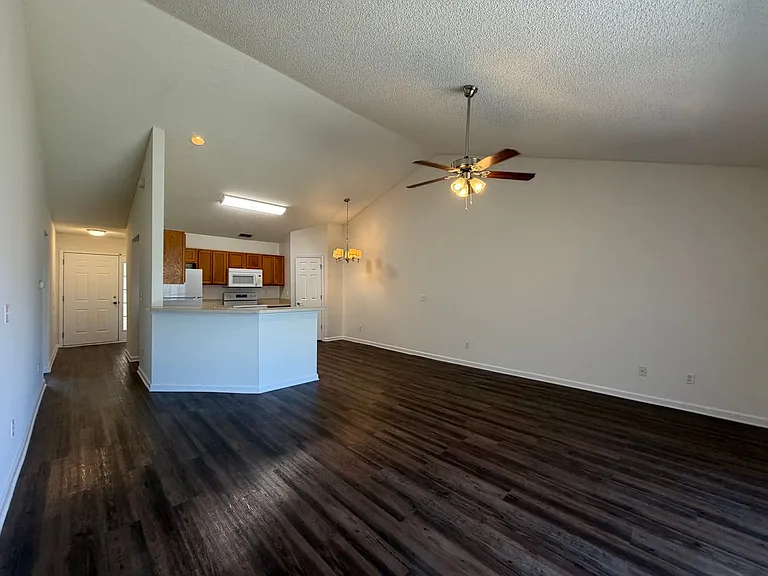 4 Serenity Pl #B — Photo 6