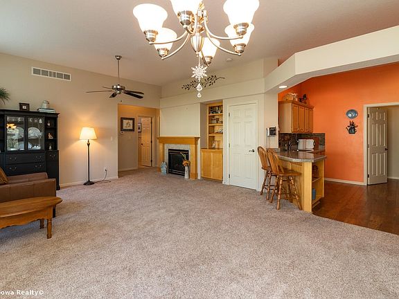 4th image of 6035 Villa Dr