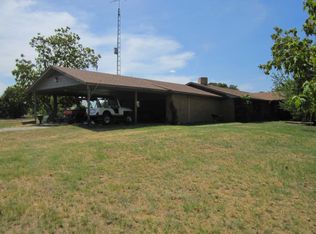 400 Berry Rd, Forestburg, TX 76239