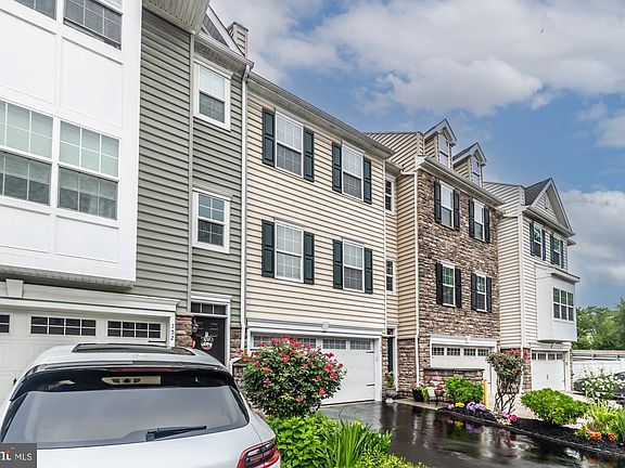 2nd image of 154 Moorehead Ave