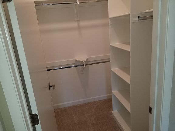 4th image of 10840 Bloomfield St #204