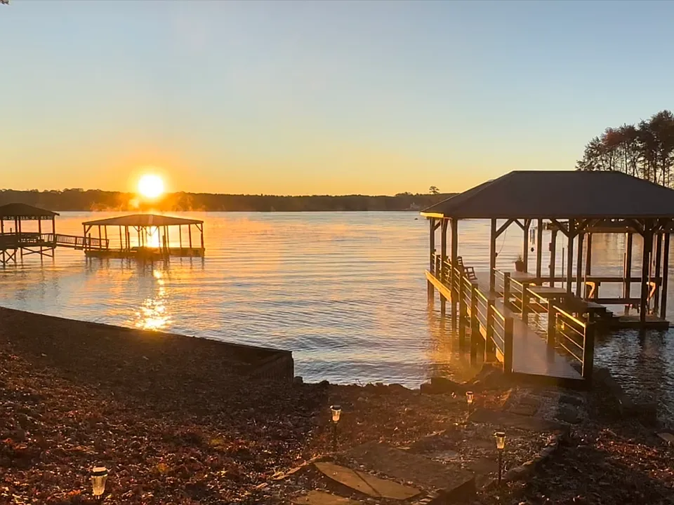 Peninsula Dr