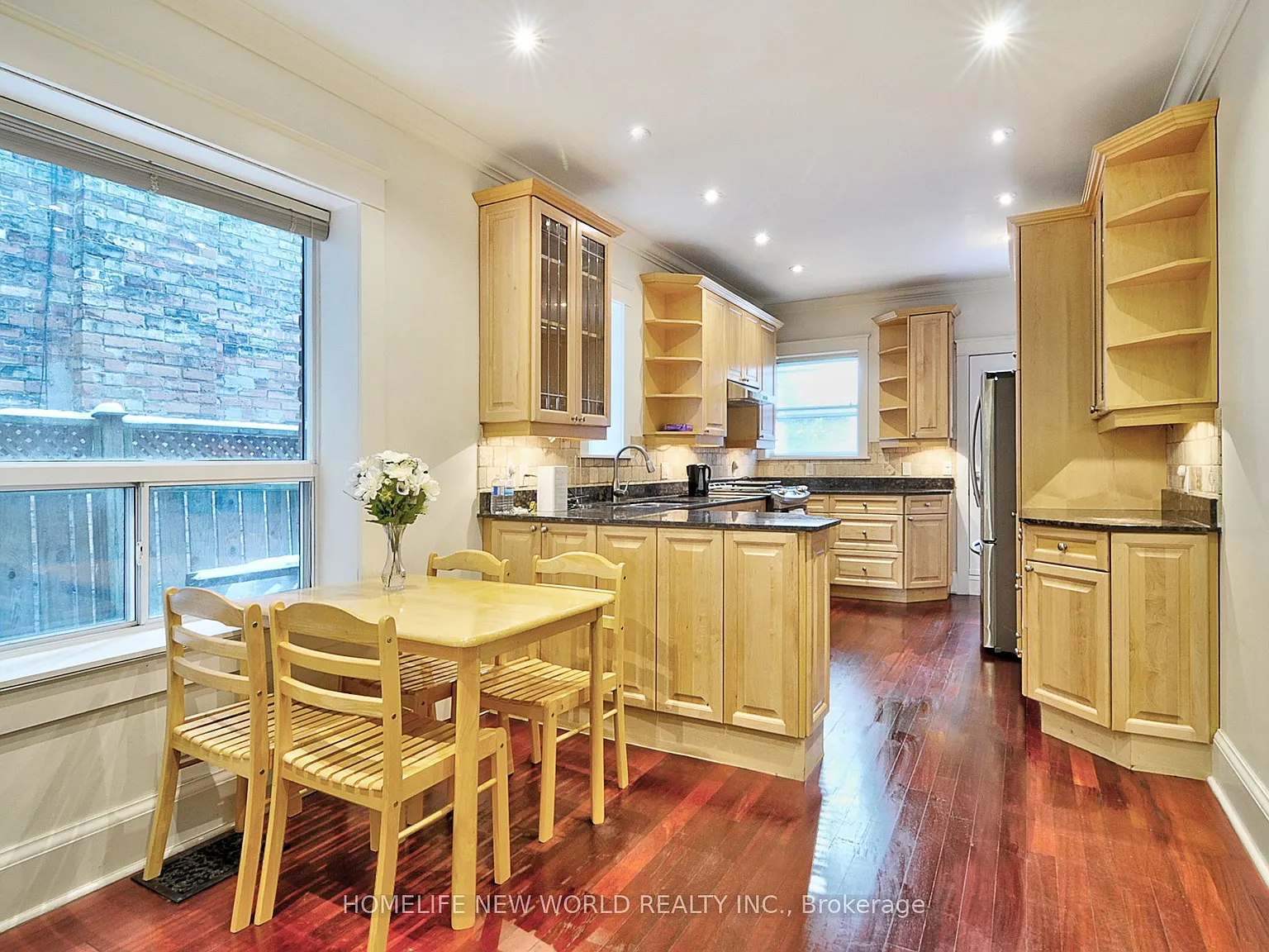 3 bed, $1,300 — Photo 2