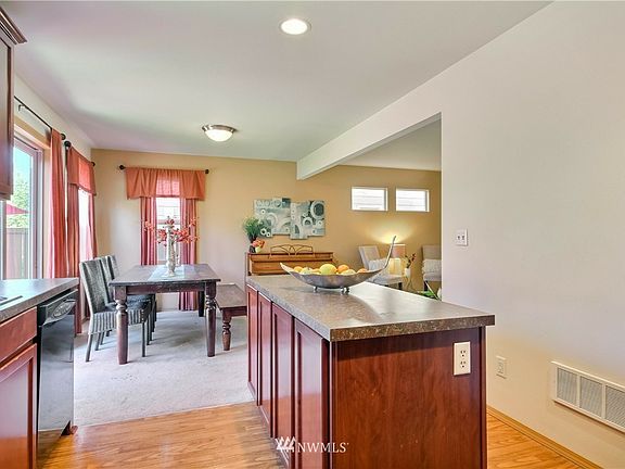 3rd image of 6823 Park St E