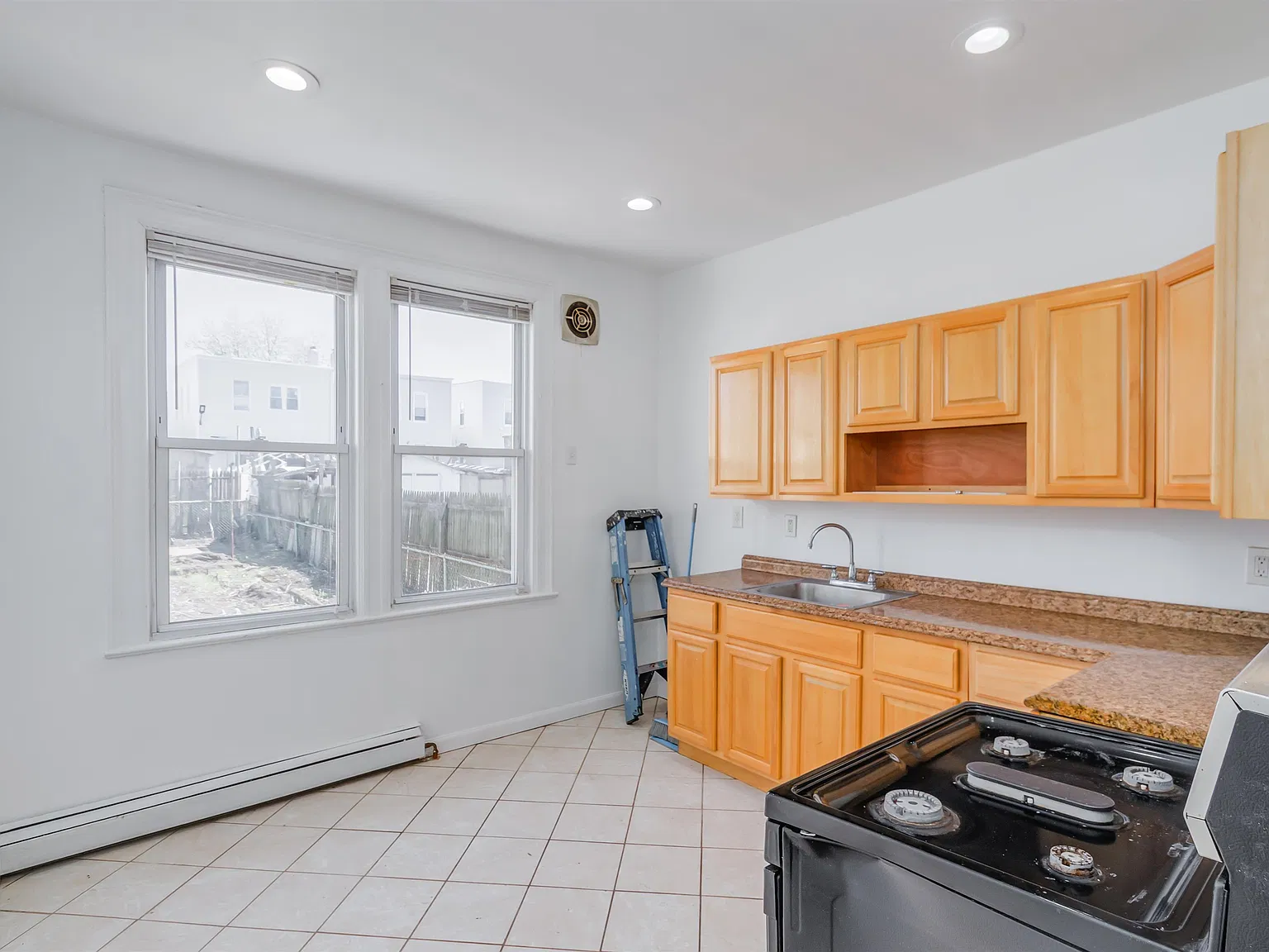3 bed, 1.0 bath, $2,175 — Photo 2