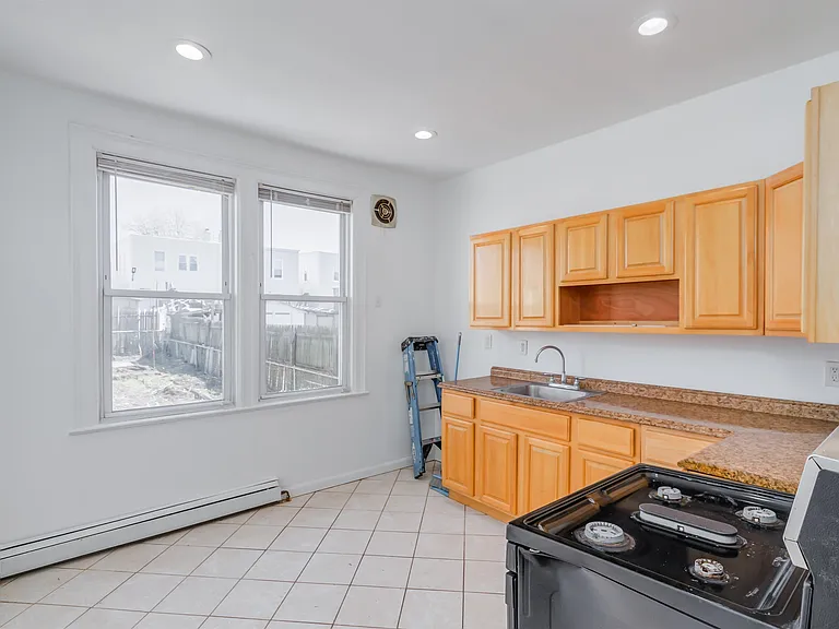 404 Danforth Ave — Photo 2
