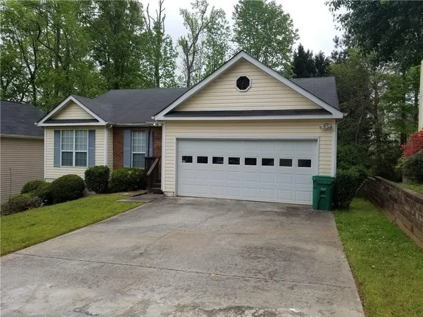 692 Shore Dr, Lithonia, GA 30058