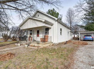 819 E Adams St, Taylorville, IL 62568