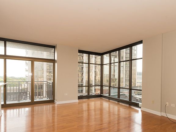 4th image of 1322 S Prairie Ave Unit 602