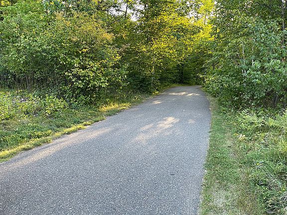 Long, private driveway 