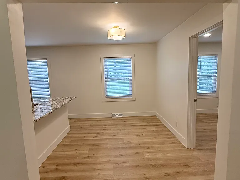 2418 E Kirkwood St — Photo 5