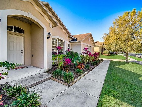 2nd image of 408 Macchi Ave