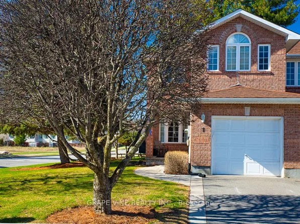 1 Newcastle Ave, Ottawa, ON K2K 2R2