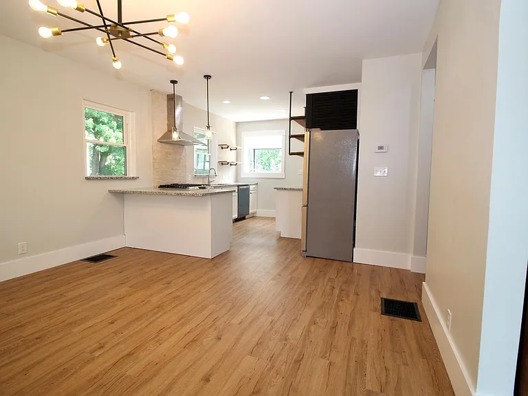 6841 Buckingham Pl — Photo 5