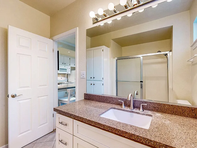 1133 Edwards St — Photo 16